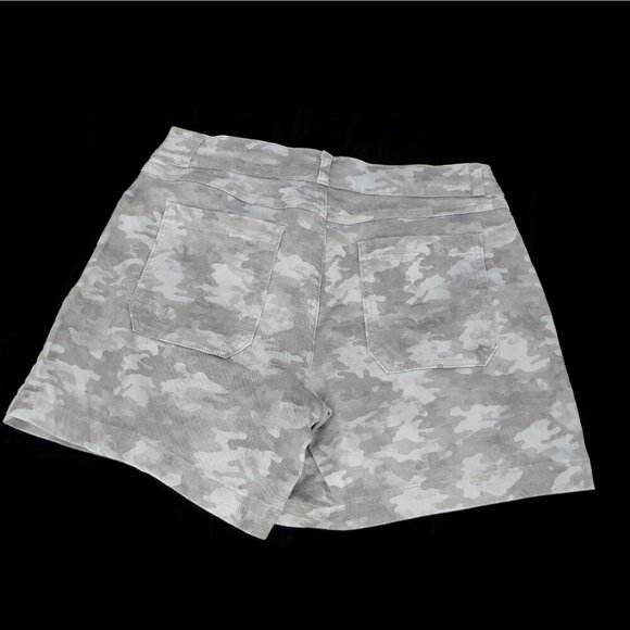 Spanx Women’s Stretch Twill 5” Shorts Stonewashed Green Gray Camo Size Medium - Picture 4 of 5